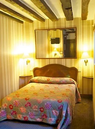 Du Lys Hotel 3*