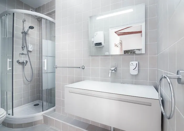 Отель Du Lys Париж